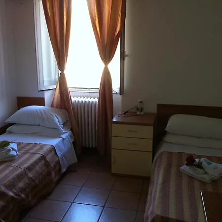 Pontenuovo Di Macyszyn Fabio מלון 2*