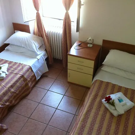 Pontenuovo Di Macyszyn Fabio מלון 2*